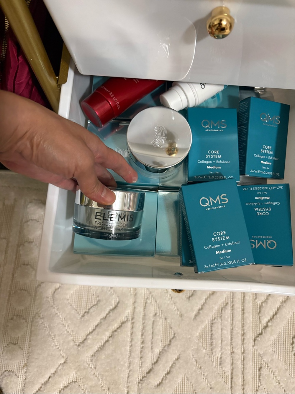 1 ELEMIS product only. Choose your skincare need. - Picture 3 of 4